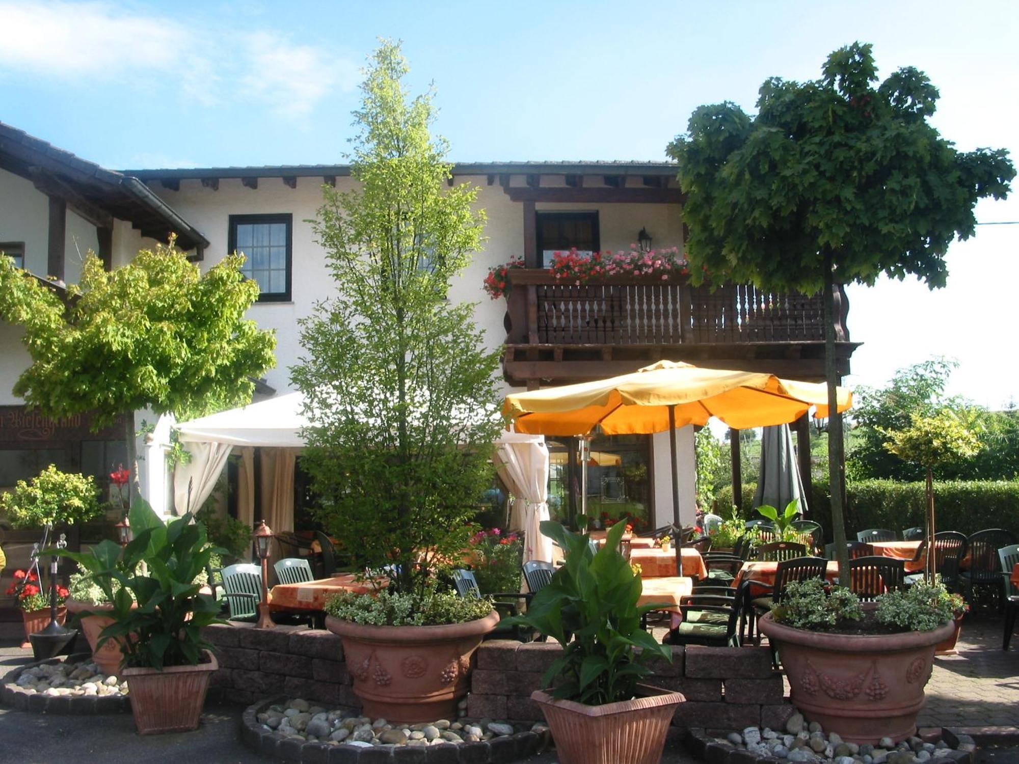 Restaurant Landgasthof Zum Wiesengrund Newel Exterior photo